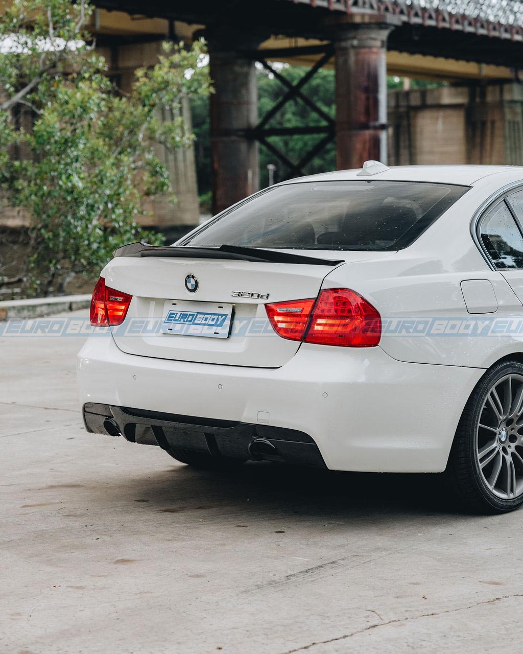 M4 Style Lip Spoiler (Gloss Black) for 05-11 BMW 3 Series E90